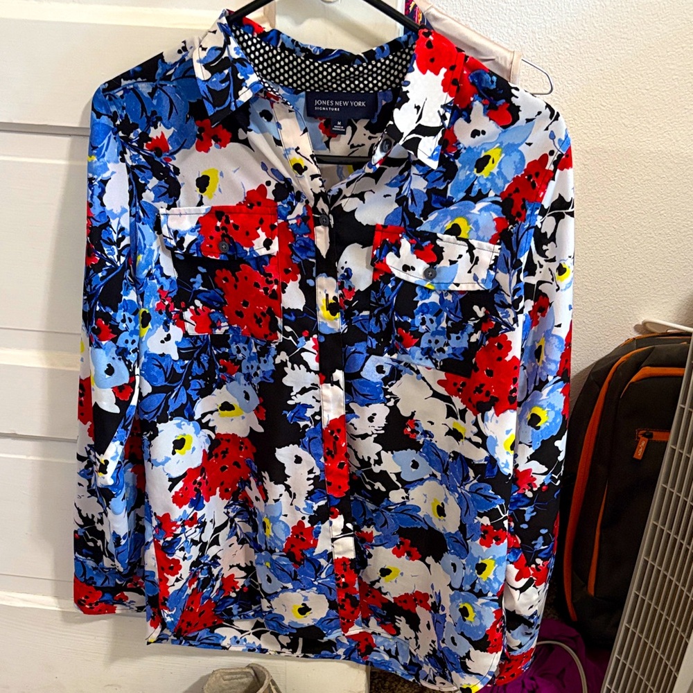 Jones New York 
Woman’s button down shirt